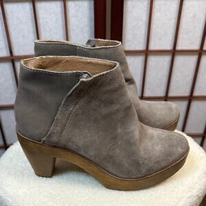 Kelsey dagger Brooklyn Elegant Taupe Suede Ankle Booties size 8 1/2
